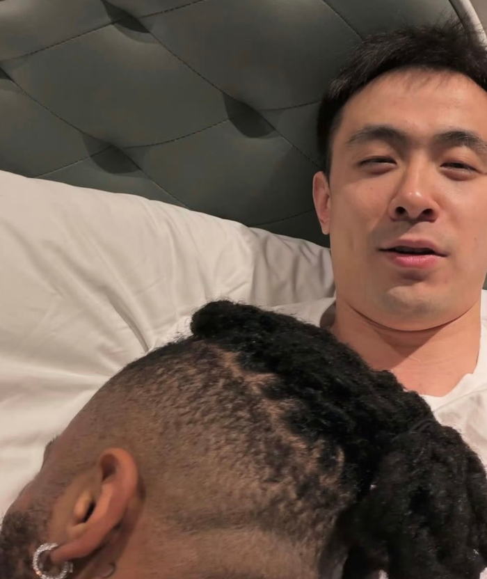 kaiyun sports-辽宁新CP组合?莫兰德趴在赵继伟身上撒娇,机场落地还聊了一路|杨鸣|辽宁男篮|季后赛|沈阳|球迷_新浪体育_新浪新闻